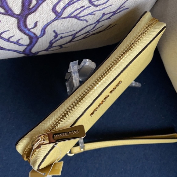 Michael Kors Jet Set Travel Lg Flat Multifunctional Phone Case-Wristlet-Wallet - Picture 11 of 16